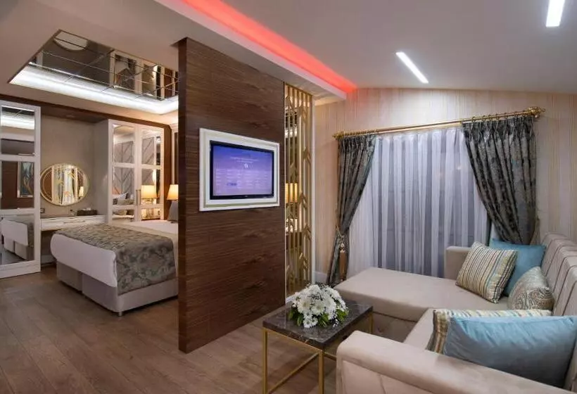 هتل Elysium Green Suites