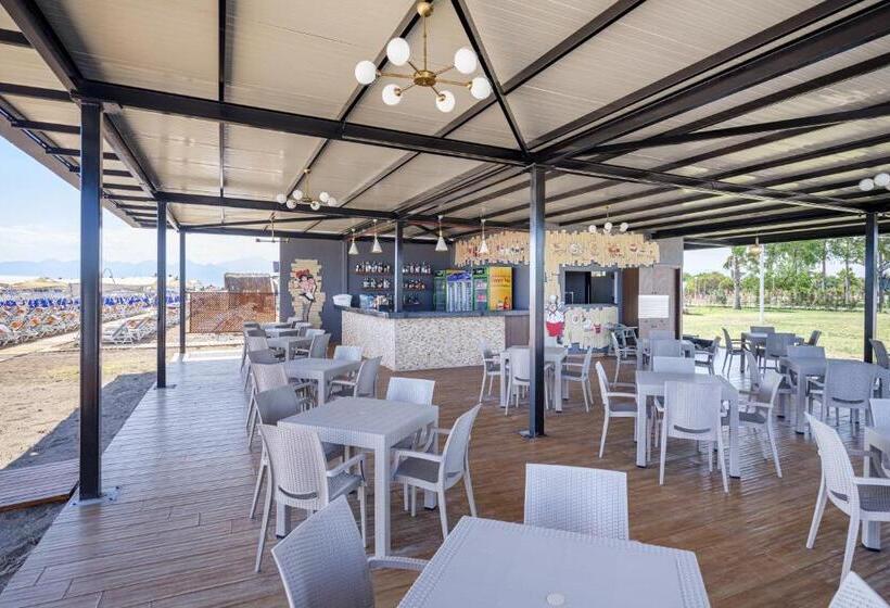 هتل Elysium Green Suites