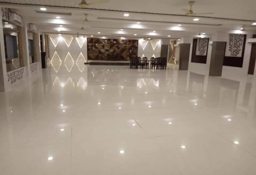 Отель Raj Palace