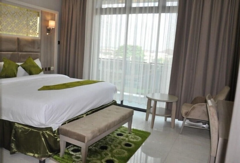 Springhill Hotel & Suites