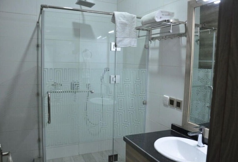 Springhill Hotel & Suites