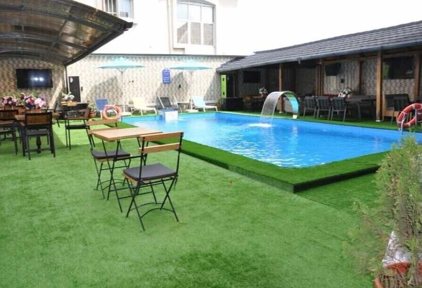 Springhill Hotel & Suites