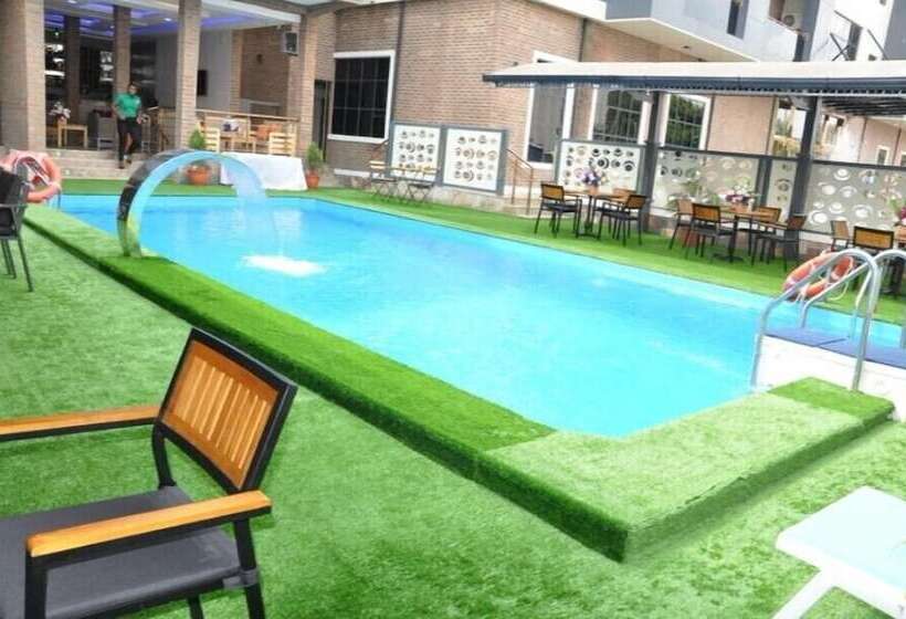 Springhill Hotel & Suites