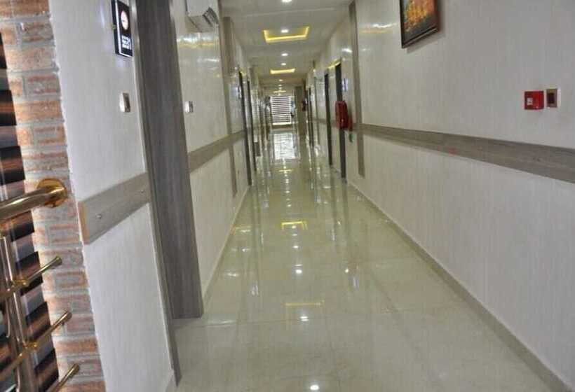 Springhill Hotel & Suites