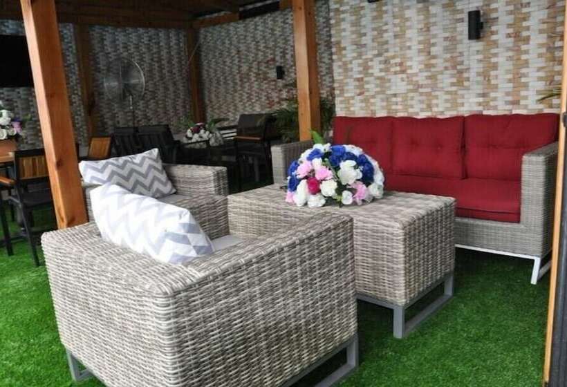 Springhill Hotel & Suites