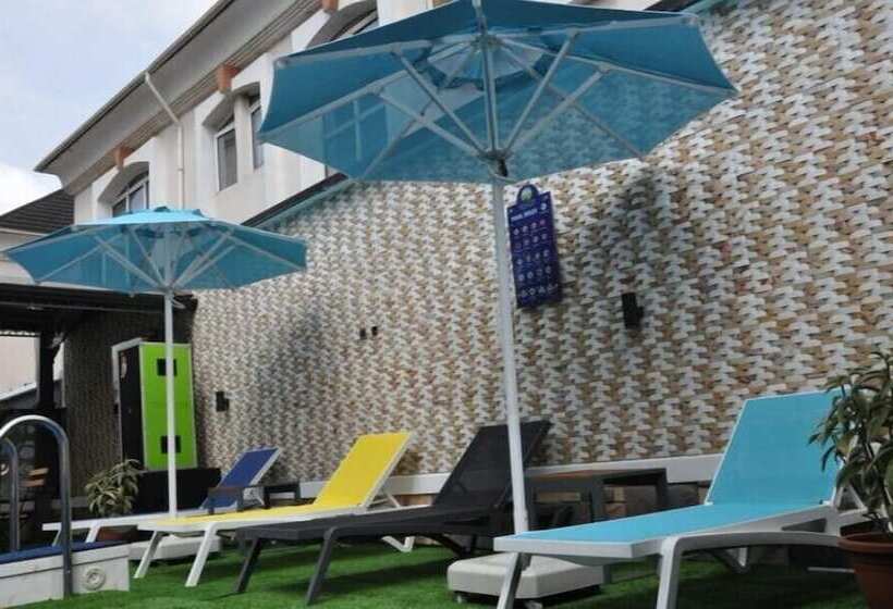 Springhill Hotel & Suites