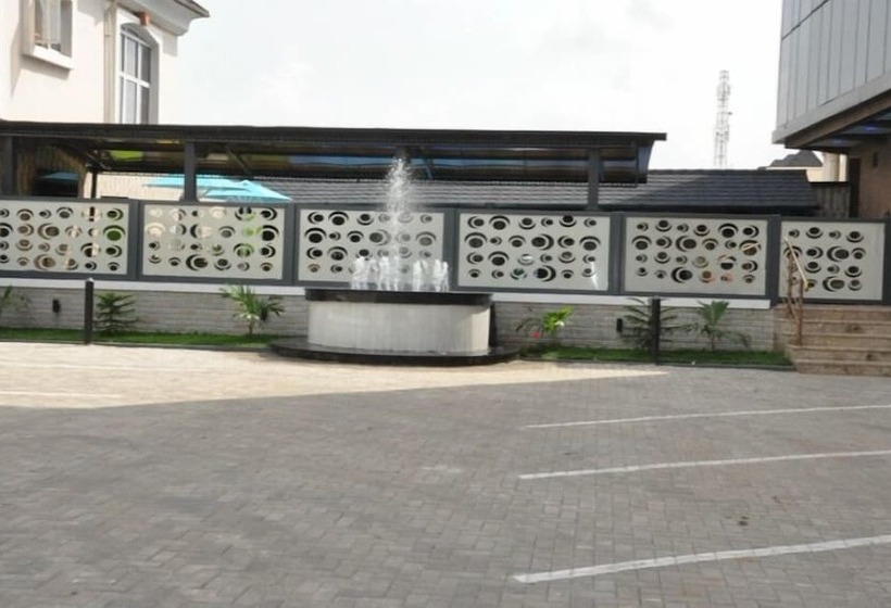 Springhill Hotel & Suites