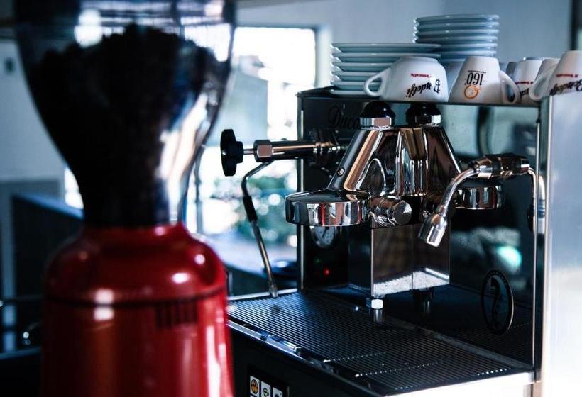 旅馆 山の中の一棟貸切宿 五番地