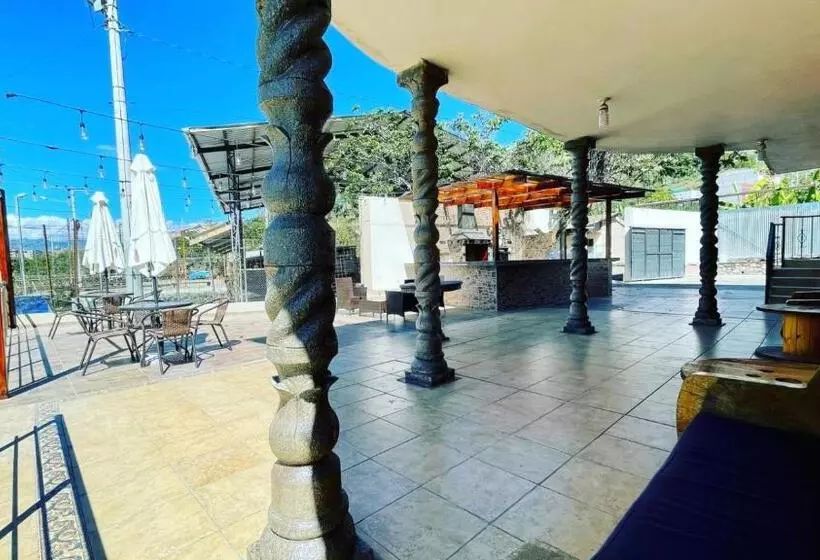 Hotelli Hostería Vista Del Valle