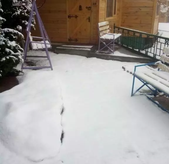 ホテル Snow King Retreat  Himalayan View , Revolving Restaurant , Pinewood Cottages , Huts , Villas , Rooms