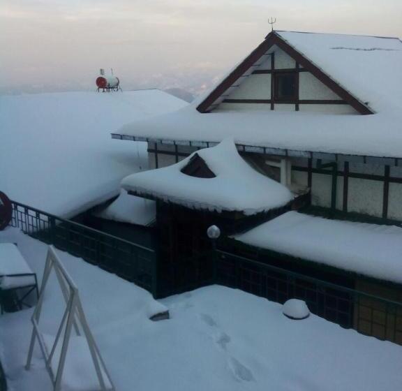 فندق Snow King Retreat  Himalayan View , Revolving Restaurant , Pinewood Cottages , Huts , Villas , Rooms