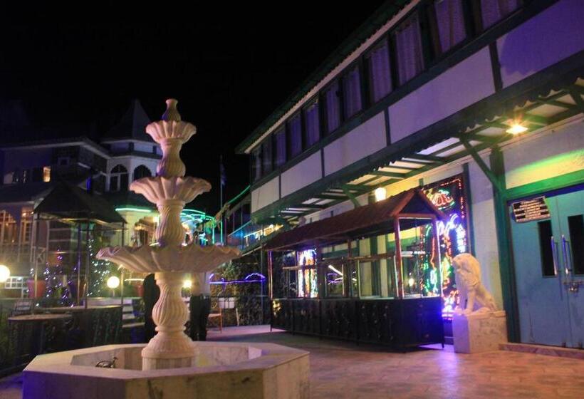 فندق Snow King Retreat  Himalayan View , Revolving Restaurant , Pinewood Cottages , Huts , Villas , Rooms