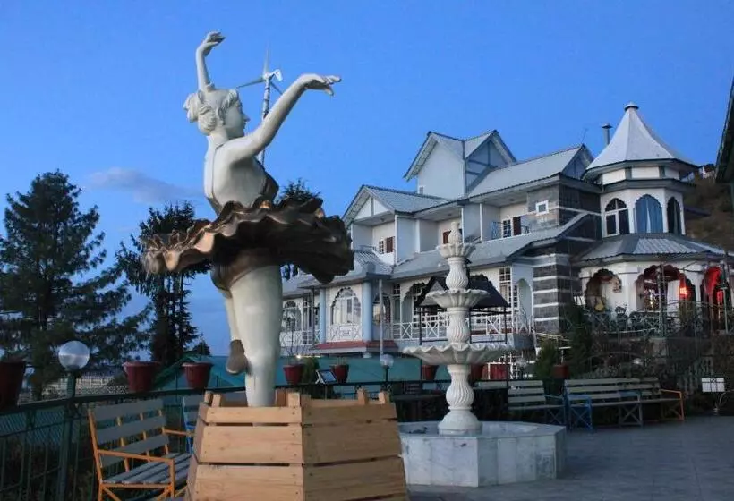 ホテル Snow King Retreat  Himalayan View , Revolving Restaurant , Pinewood Cottages , Huts , Villas , Rooms