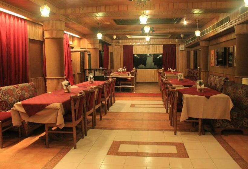 فندق Snow King Retreat  Himalayan View , Revolving Restaurant , Pinewood Cottages , Huts , Villas , Rooms