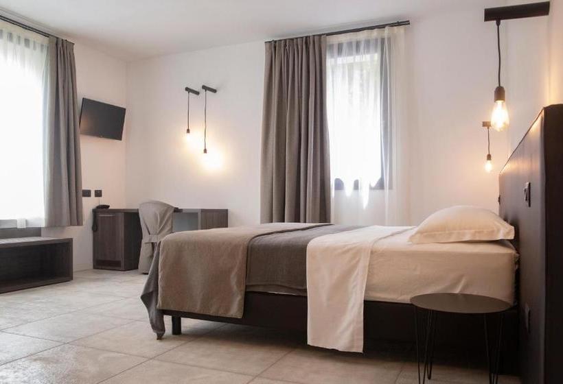 هتل Taverna Napoleone