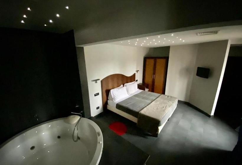 هتل Taverna Napoleone