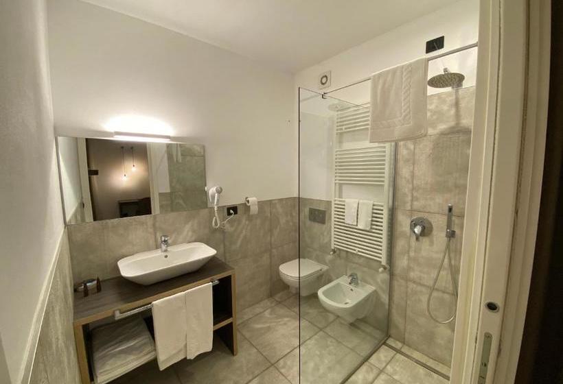 هتل Taverna Napoleone