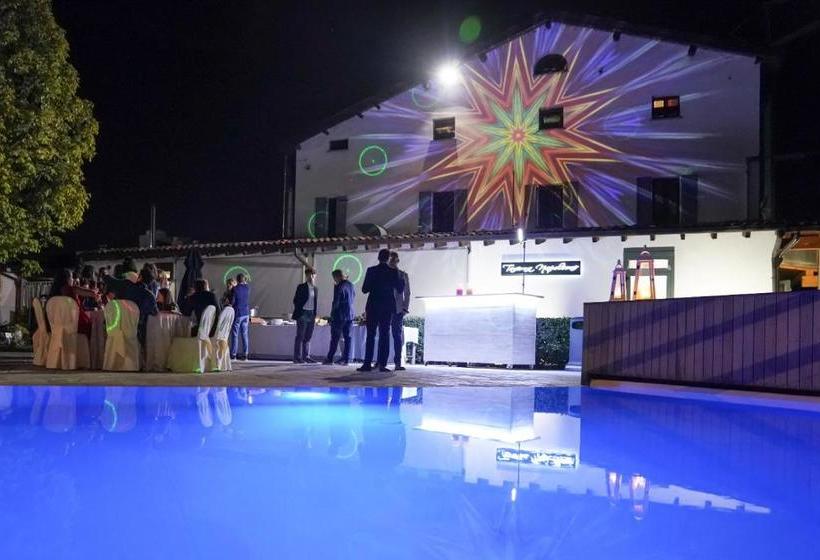 هتل Taverna Napoleone