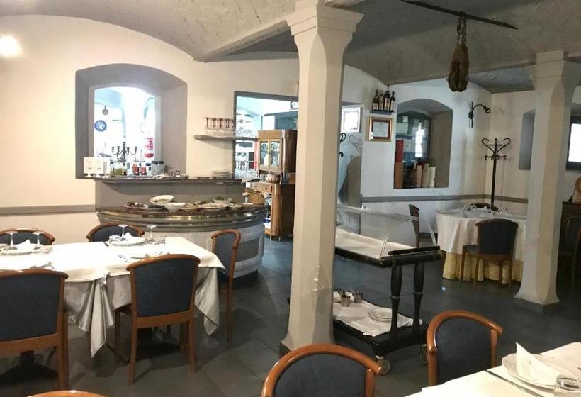 هتل Taverna Napoleone