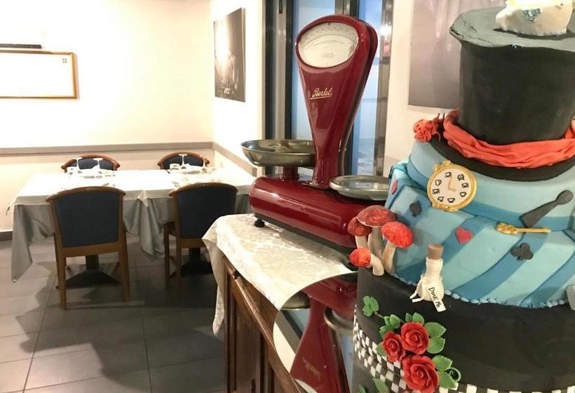 هتل Taverna Napoleone