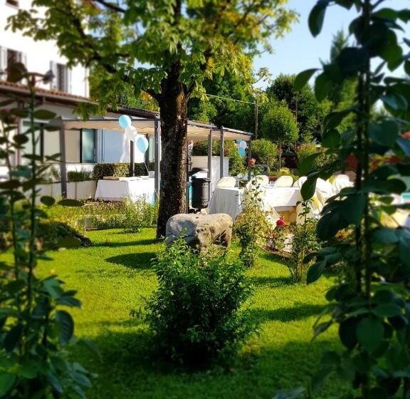 هتل Taverna Napoleone