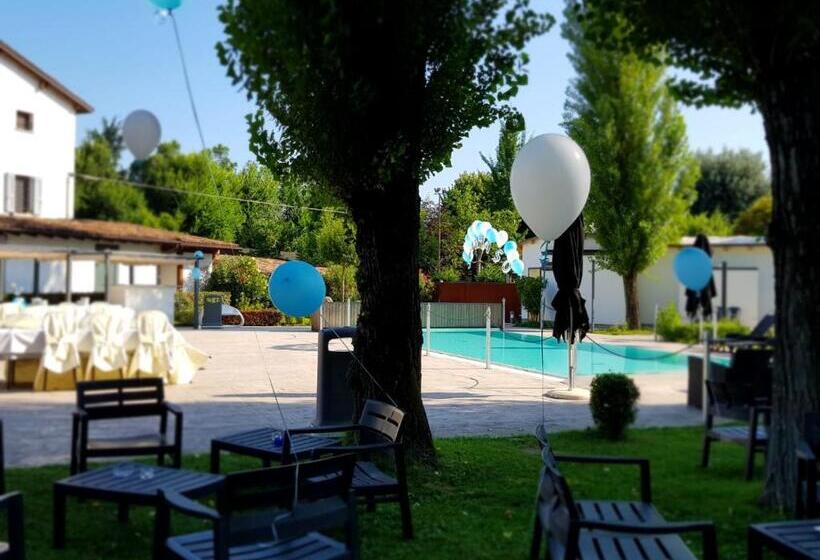 هتل Taverna Napoleone