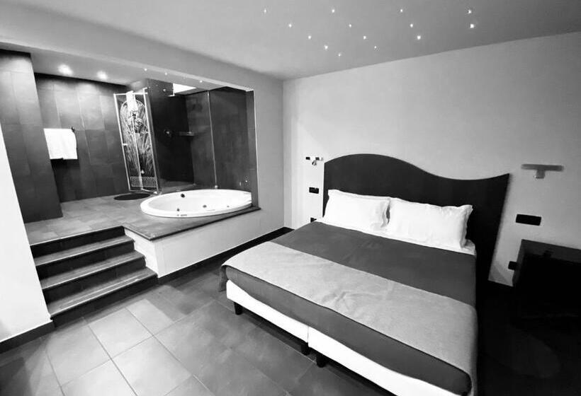 هتل Taverna Napoleone