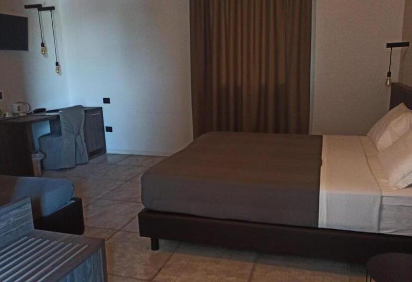 هتل Taverna Napoleone