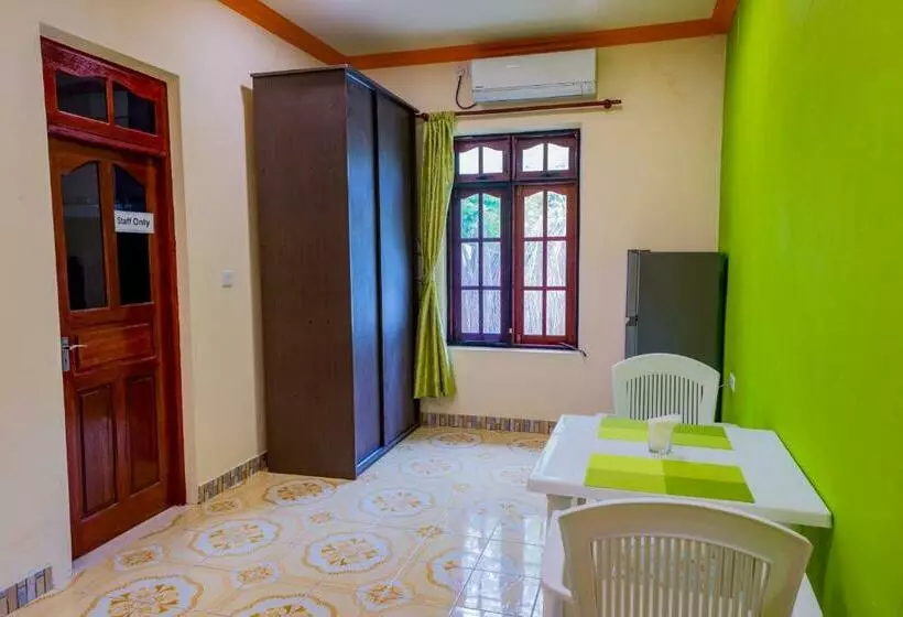 پانسیون Maclura Residence