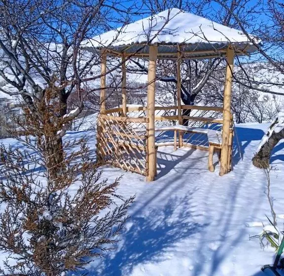 Majatalo Spring Family Guest House