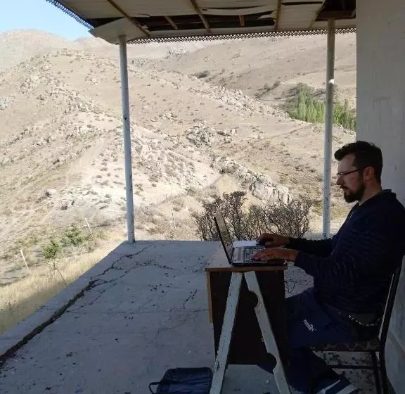 Majatalo Spring Family Guest House