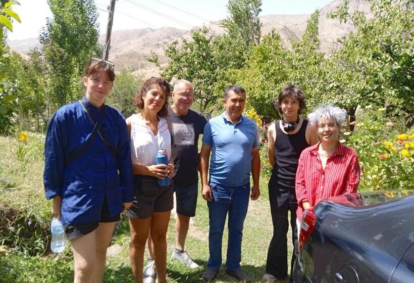 פנסיון Spring Family Guest House