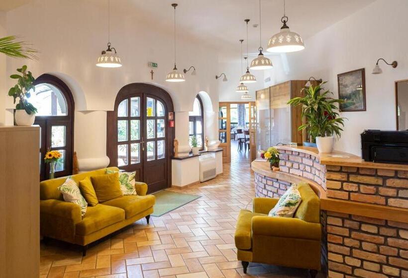 Nocleg ze śniadaniem Fiastyúk Udvarház