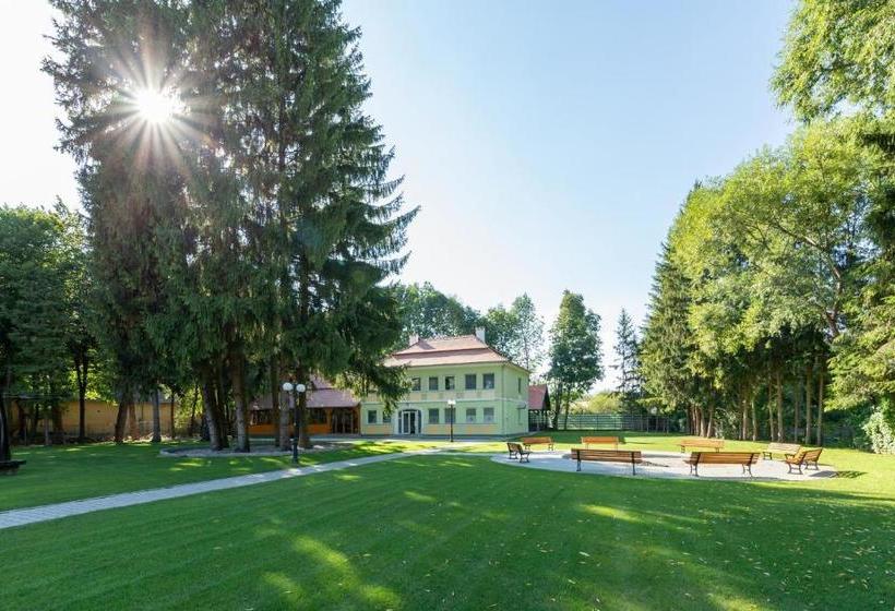 ホテル Arcus Education Center