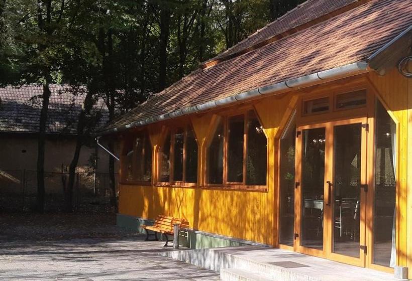 ホテル Arcus Education Center