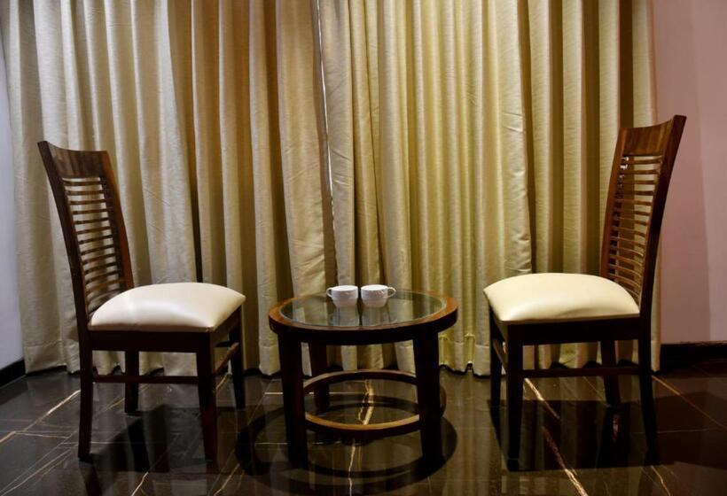 Отель Monarch Center Point Near Dahanu Beach, Bordi