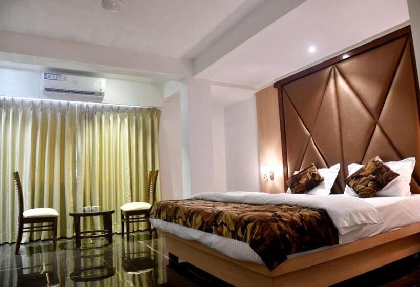 Отель Monarch Center Point Near Dahanu Beach, Bordi