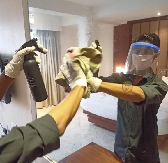 Отель Monarch Center Point Near Dahanu Beach, Bordi