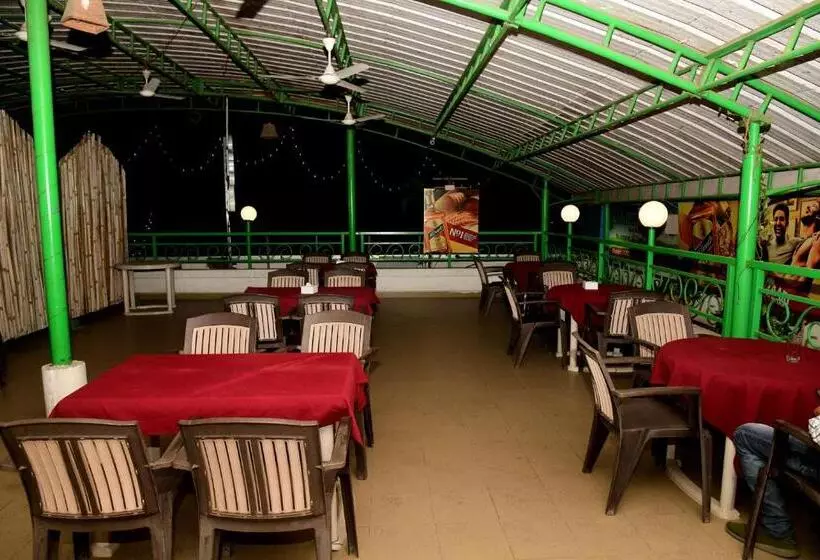 ホテル Monarch Center Point Near Dahanu Beach, Bordi