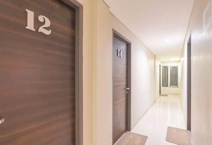 ホテル Reddoorz Plus Near Sepinggan Airport 3 Balikpapan