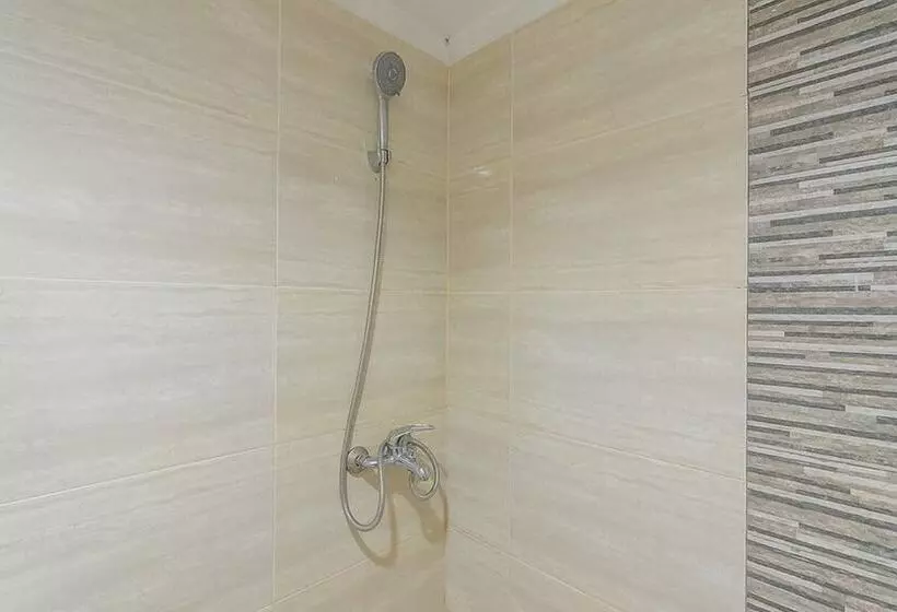 ホテル Reddoorz Plus Near Sepinggan Airport 3 Balikpapan