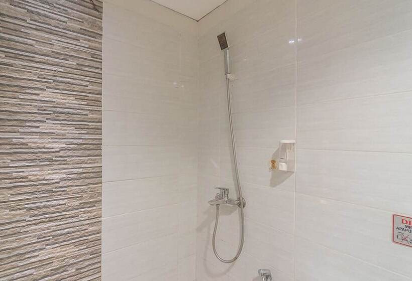 ホテル Reddoorz Plus Near Sepinggan Airport 3 Balikpapan