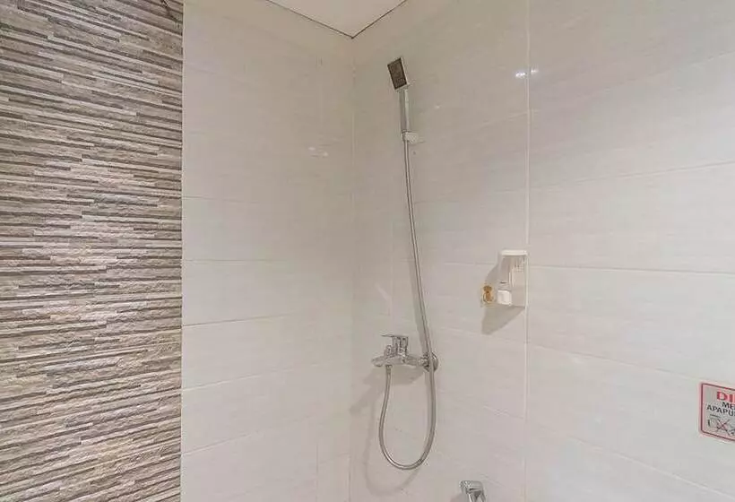 ホテル Reddoorz Plus Near Sepinggan Airport 3 Balikpapan