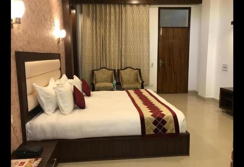 Отель Royale Resorts