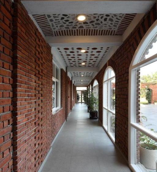 Отель Royale Resorts