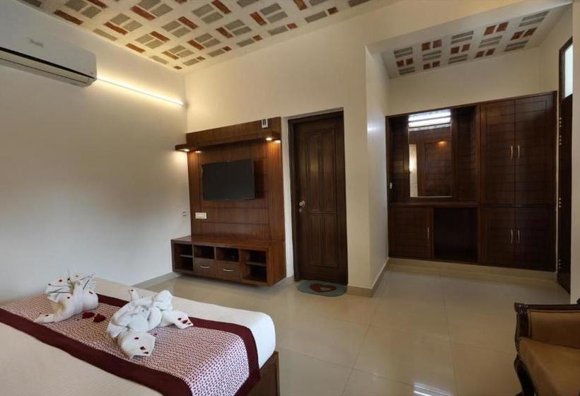 Отель Royale Resorts