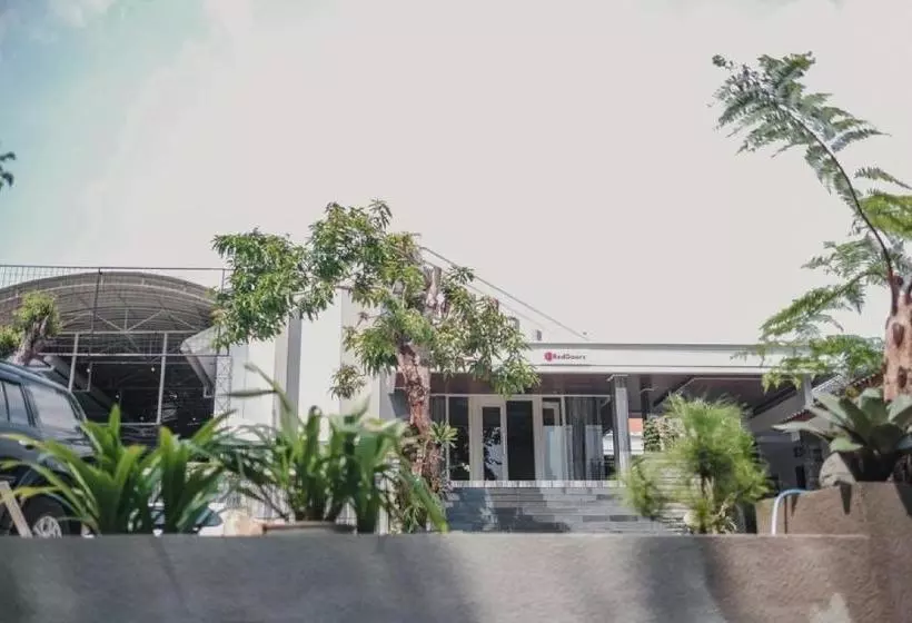 ペンション Reddoorz Plus @ Jalan Dr. Cipto Mangunkusumo Lampung