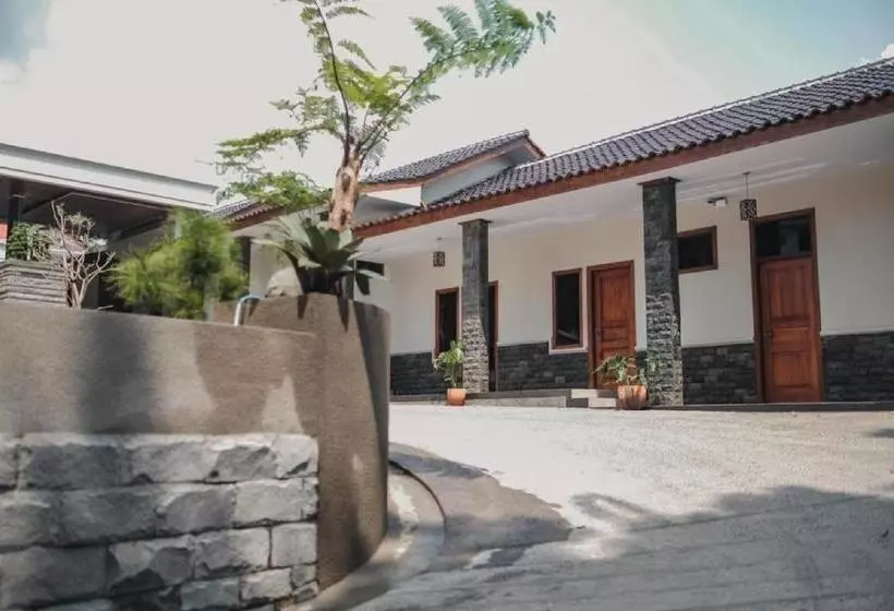 ペンション Reddoorz Plus @ Jalan Dr. Cipto Mangunkusumo Lampung