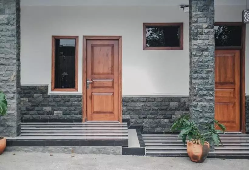 ペンション Reddoorz Plus @ Jalan Dr. Cipto Mangunkusumo Lampung