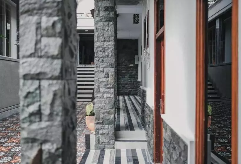 ペンション Reddoorz Plus @ Jalan Dr. Cipto Mangunkusumo Lampung